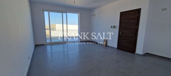 2 bedrooms Penthouse in Saint Paul's Bay, Malta No. 2414 2