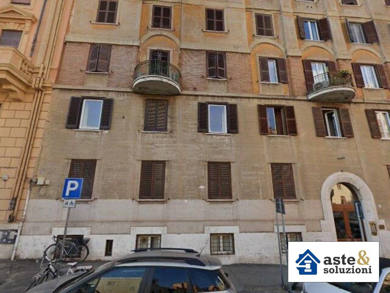 4 bedrooms Apartment in Rome, Italy No. 386404