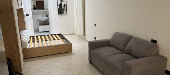 1 bedroom Apartment in Bologna, Italy No. 332940 2
