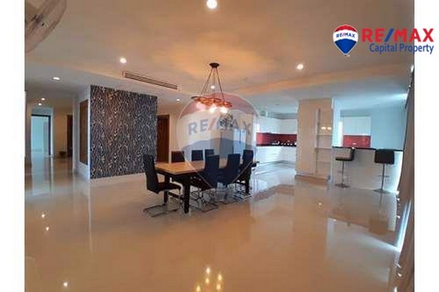 4 bedrooms Condo in Pattaya, Thailand No. 12211