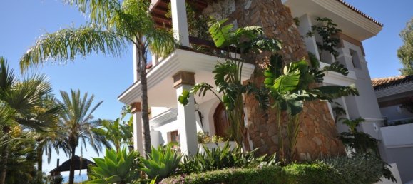 4 bedrooms Villa in Marbella, Spain No. 9939 5