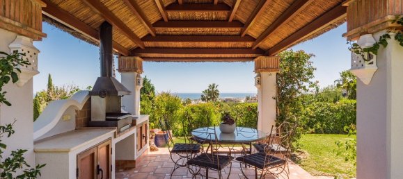 4 bedrooms Villa in Marbella, Spain No. 9939 2