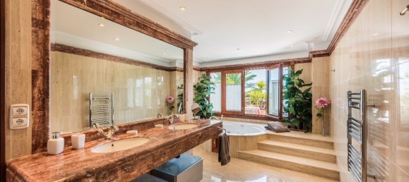 4 bedrooms Villa in Marbella, Spain No. 9939 3