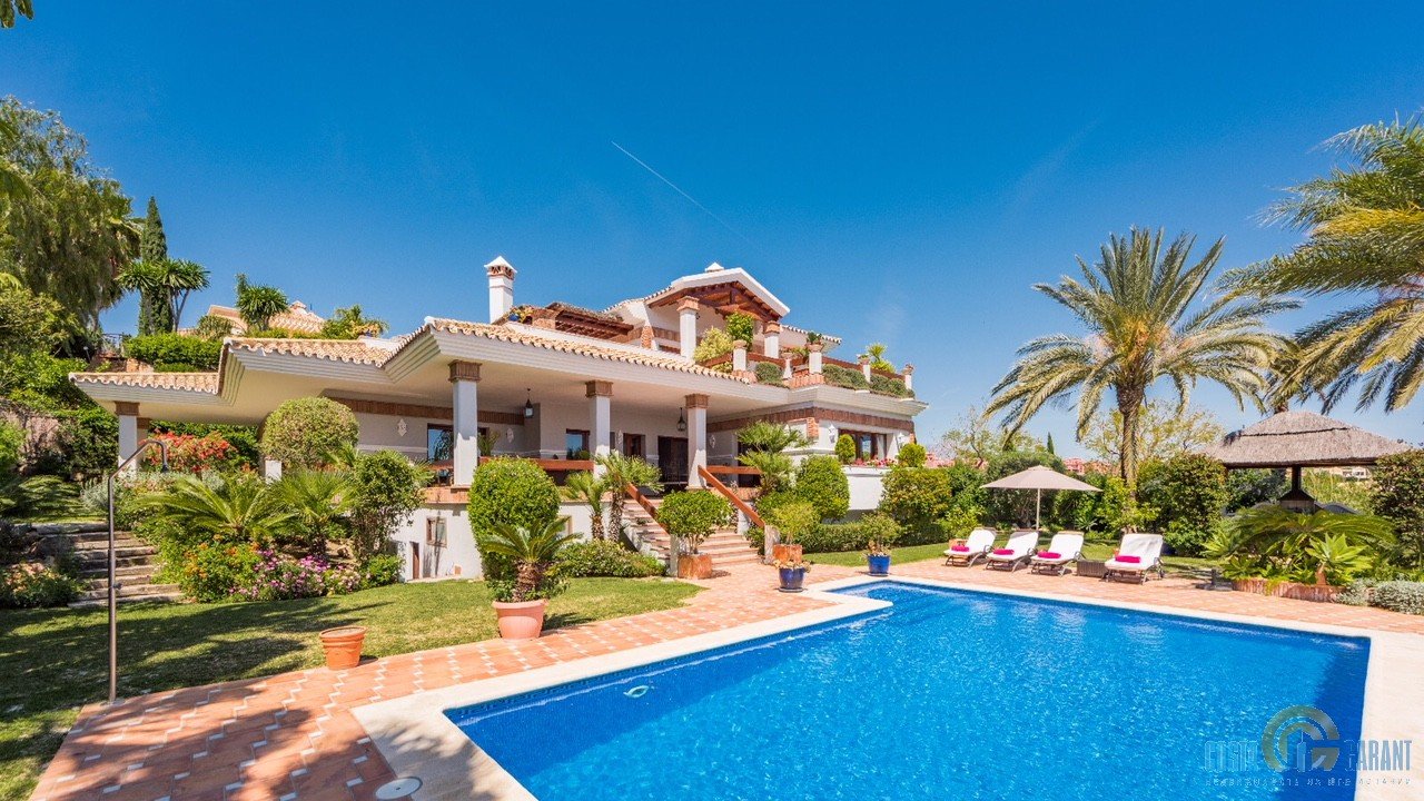 4 bedrooms Villa in Marbella, Spain No. 9939