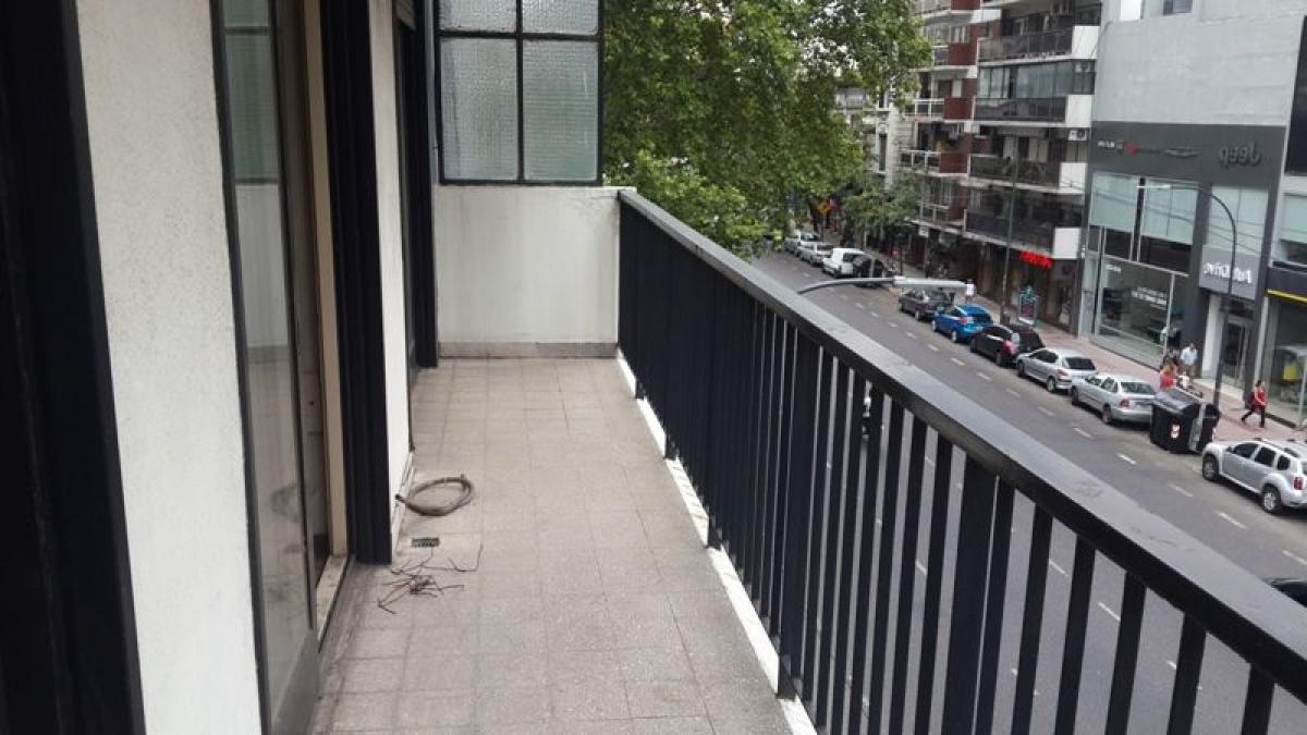 Apartamento de 3 dormitorios en Buenos Aires, Argentina No. 68442