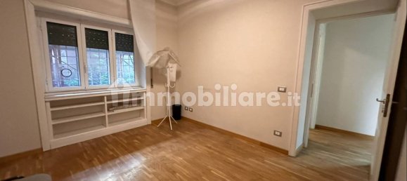 Квартира с 2 спальнями в Рим, Италия № 119342 37