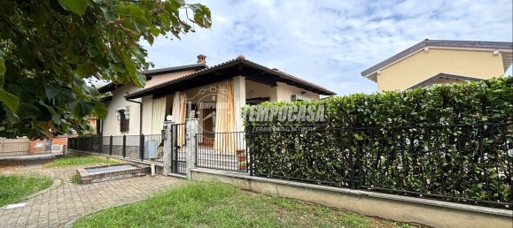 5 bedrooms Villa in Mazzè, Italy No. 370865 3