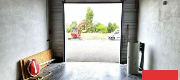 75m² Commercial property in Chauray, France No. 305892 2