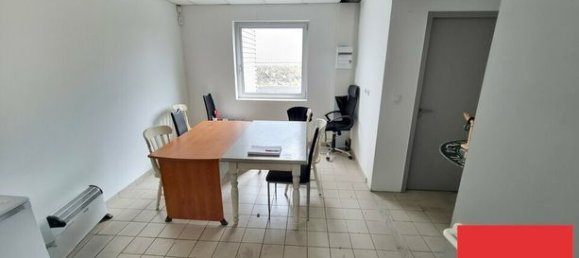 75m² Commercial property in Chauray, France No. 305892 3