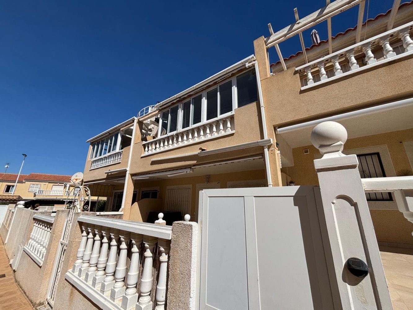 1 bedroom Bungalow for sale in Torrevieja, Alicante, Valencian Community, Spain № 370035