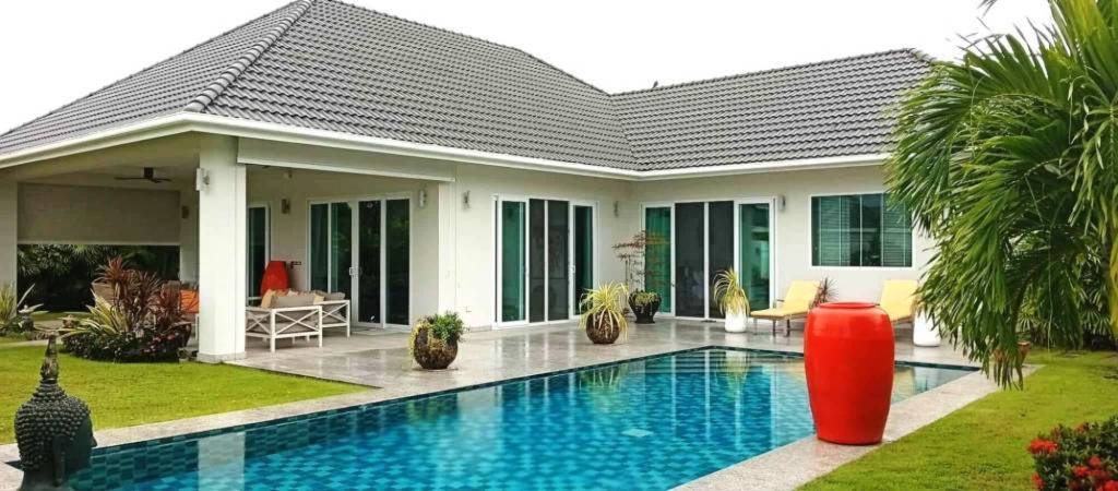 3 bedrooms Villa in Hua Hin, Thailand No. 72895
