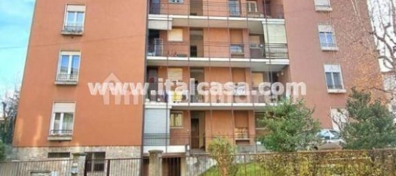 2 bedrooms Apartment in Alzano Lombardo, Italy No. 290411 2