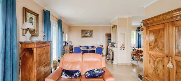 5 bedrooms House in Hurigny, France No. 358408 9