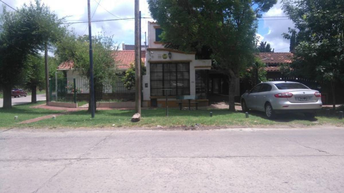 Casa de 3 dormitorios en Chascomús, Argentina No. 53026