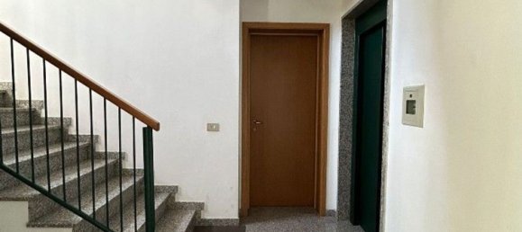 3 chambres Appartement à Reggio Emilia, Italy No. 330636 9