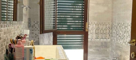 3 chambres Appartement à Reggio Emilia, Italy No. 330636 13