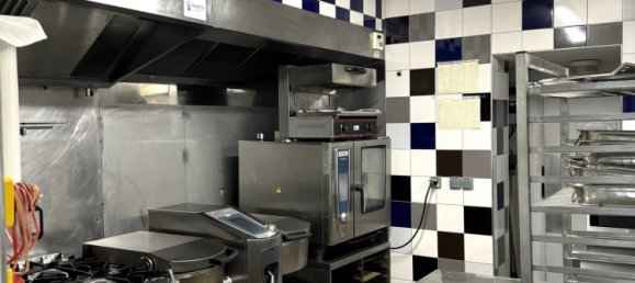 Propiedad comercial en Compiegne, France 220 m² No. 220988 4