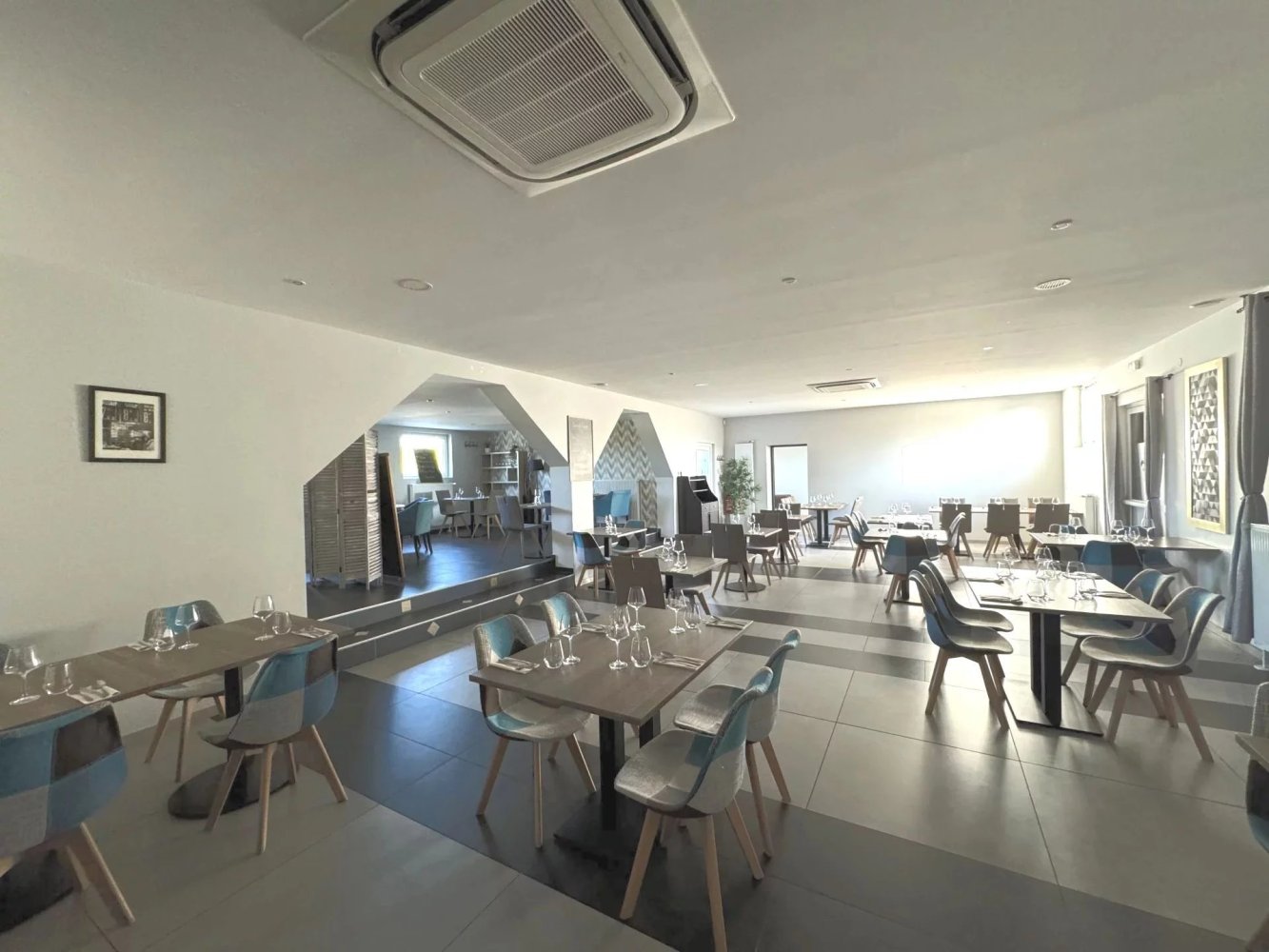 Propiedad comercial en Compiegne, France 220 m² No. 220988