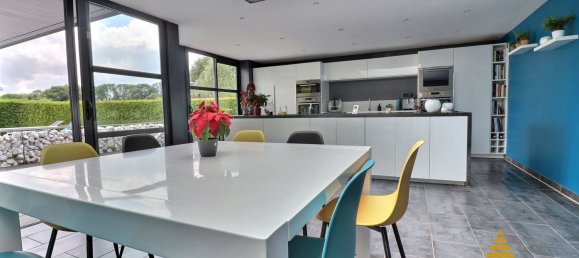 6 bedrooms House in Cambrai, France No. 55344 3