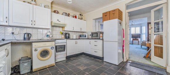 3 bedrooms Commercial property in London, United Kingdom No. 7666 9