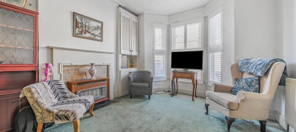 3 bedrooms Commercial property in London, United Kingdom No. 7666 2