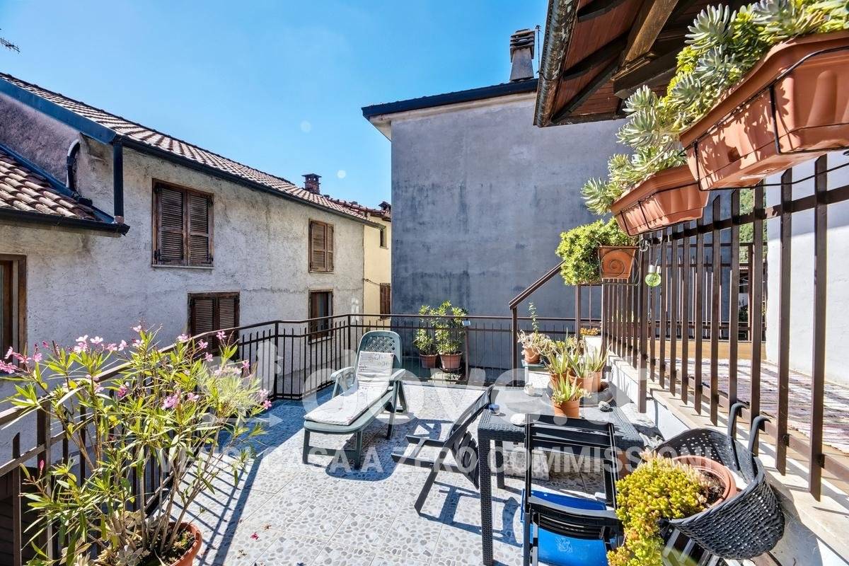 2 bedrooms Apartment in Cittiglio, Italy No. 350977