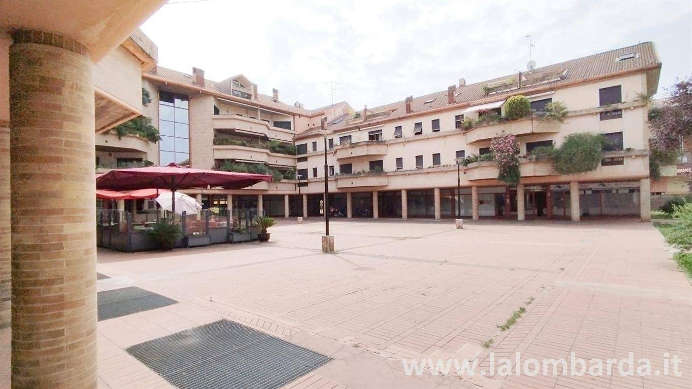 Офис с 3 комнатами в Нова Миланезе, Италия № 260198