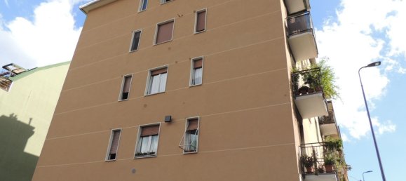 3 rooms Apartment in Milan, Italy No. 339067 2