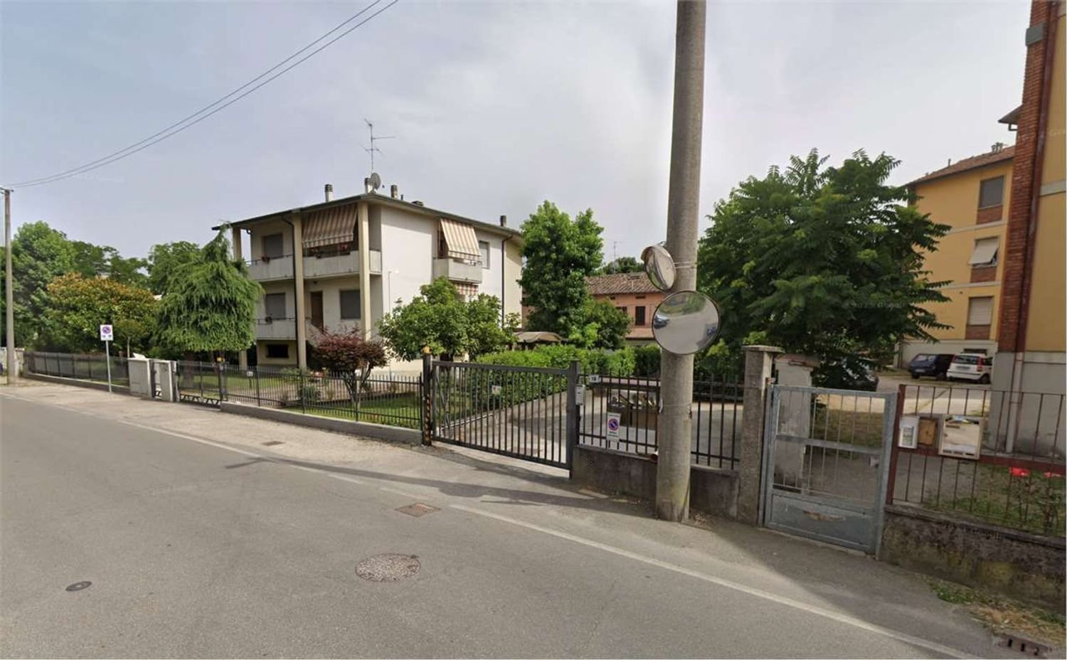 130m² Commercial property in Cremona, Italy No. 359739