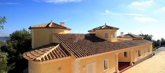 3 bedrooms Villa in Calpe, Spain No. 3154 2