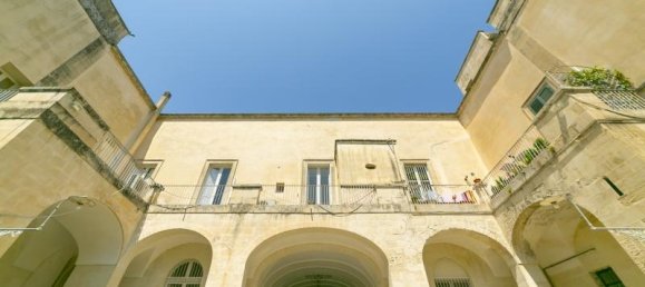  Castillos de 30 habitaciónes en Lecce, Italy No. 236893 2