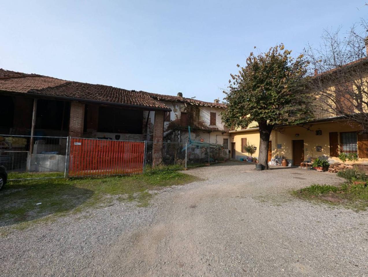 Casa de 10 habitaciónes en Gessate, Italy No. 115090