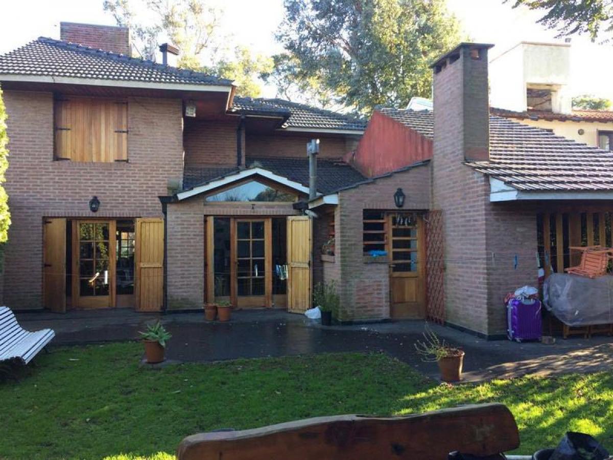 4 bedrooms House in Mar del Plata, Argentina No. 92602