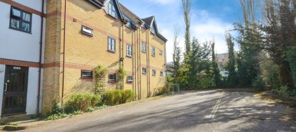 1 bedroom Apartment in Harrow, United Kingdom No. 6412 12