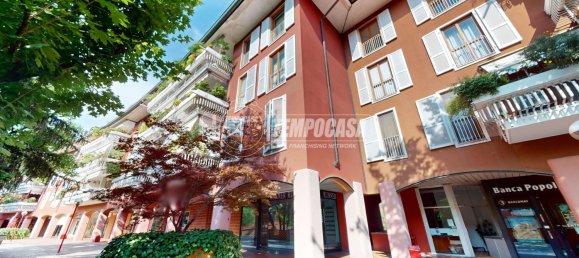 1-salle Garage à Segrate, Italy No. 210078 2