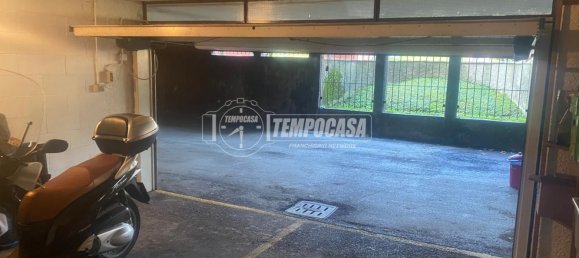 1-salle Garage à Segrate, Italy No. 210078 8