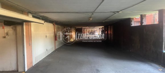 1-salle Garage à Segrate, Italy No. 210078 9