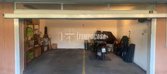 1-salle Garage à Segrate, Italy No. 210078 4
