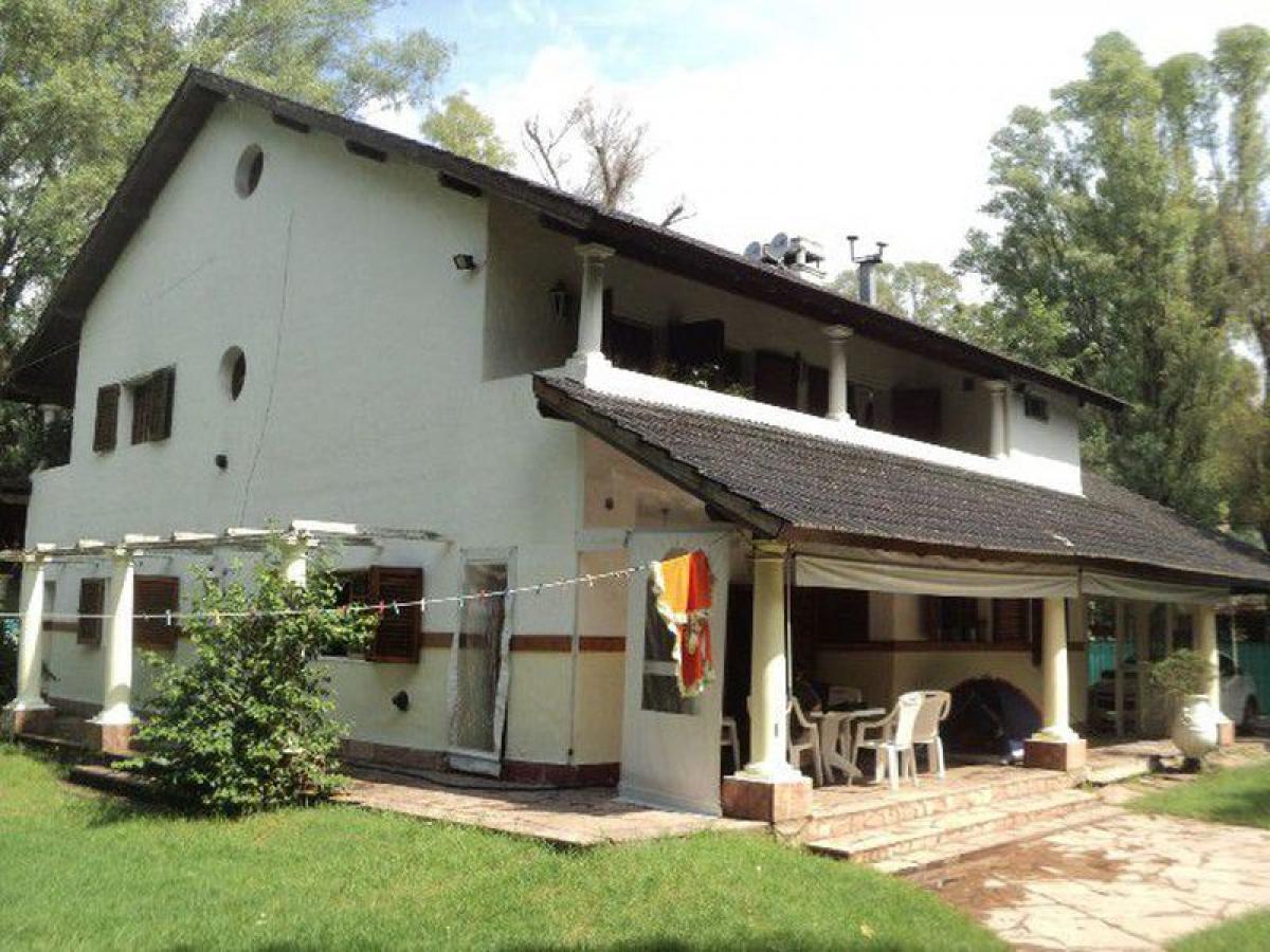 6 bedrooms House in Ituzaingo, Argentina No. 9396