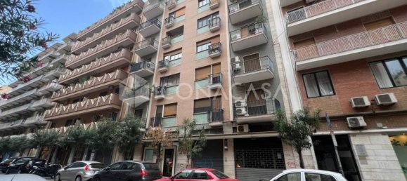 4 Schlafzimmer Wohnung in Bari, Italy, Nr. 343950 2