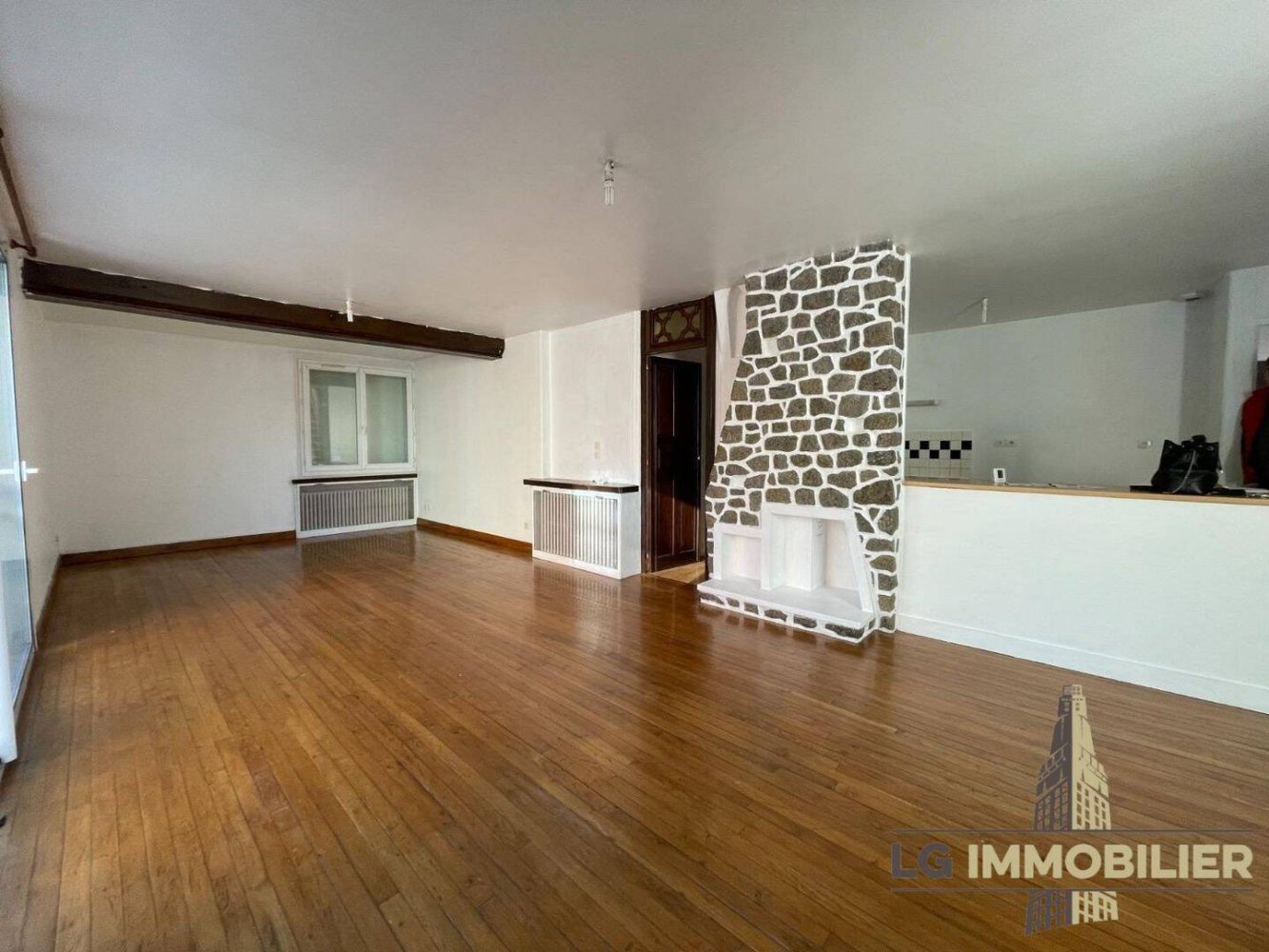 Edificio en Amiens, France 180 m² No. 95352