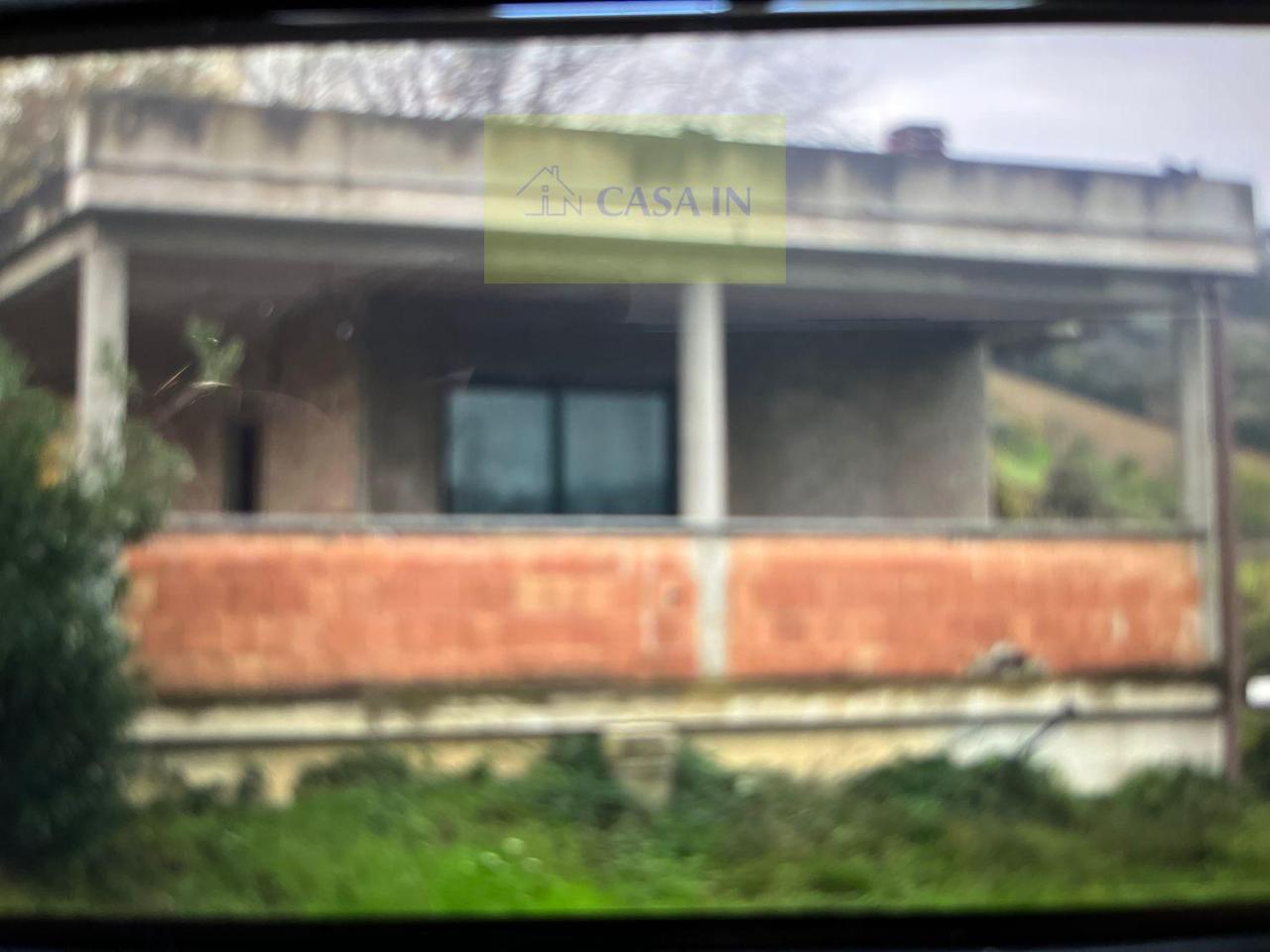 3 rooms House in Collecorvino, Italy No. 23304