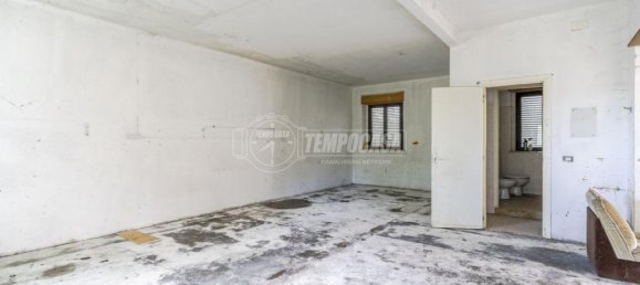 4-salle Maison à Montecosaro, Italy No. 7011 11