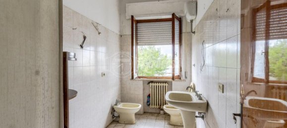 4-salle Maison à Montecosaro, Italy No. 7011 20