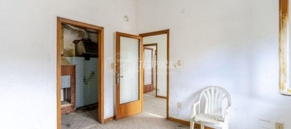 4-salle Maison à Montecosaro, Italy No. 7011 19