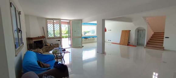 Вилла с 6 спальнями в Кампофеличе ди Рочелла, Италия № 345724 3