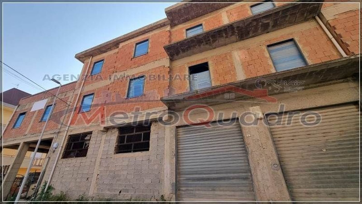 1000m² Commercial property in Canicattì, Italy No. 291940