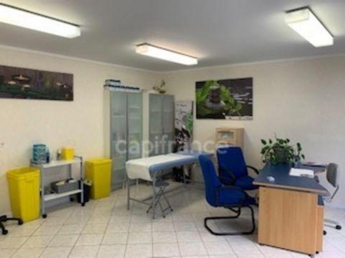 Bureau à Pontoise, France 110m² No. 20877