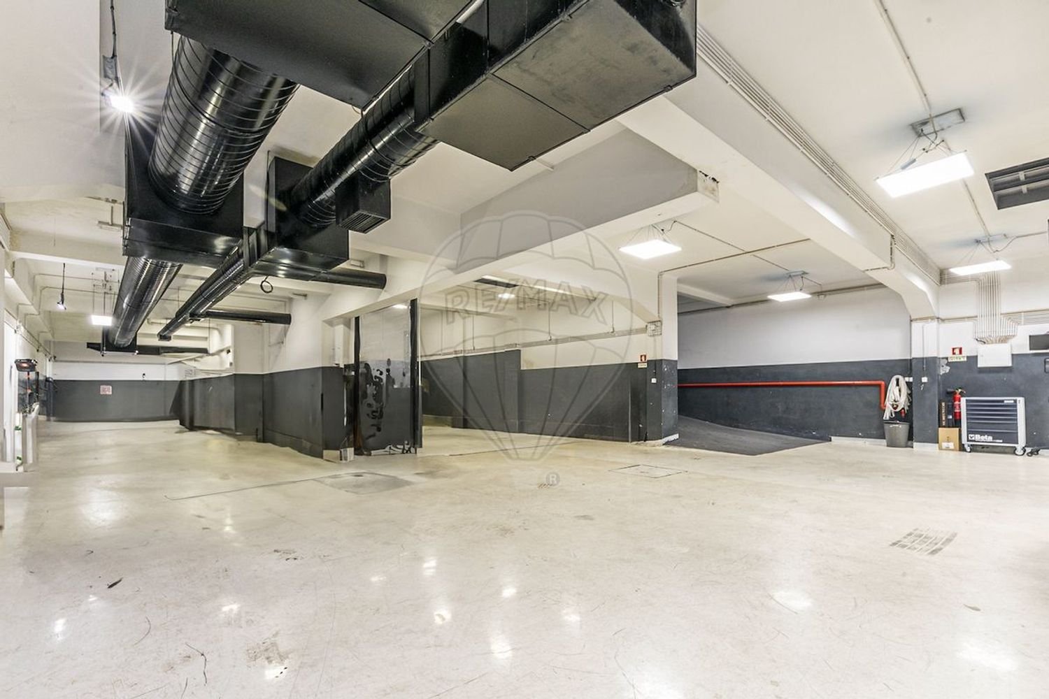 420m² Warehouse in Lisbon, Portugal No. 58659