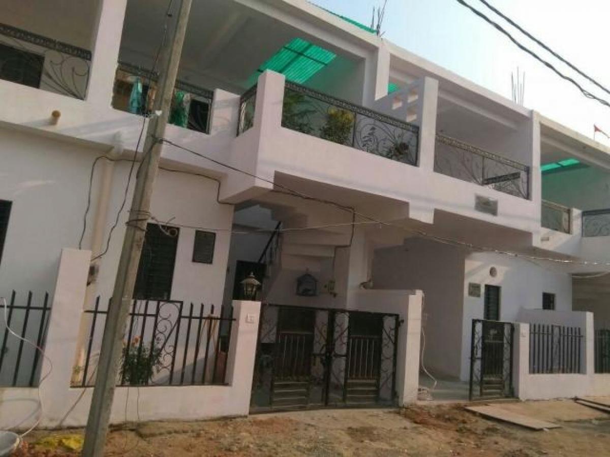 2 bedrooms House in Lucknow, India No. 12918